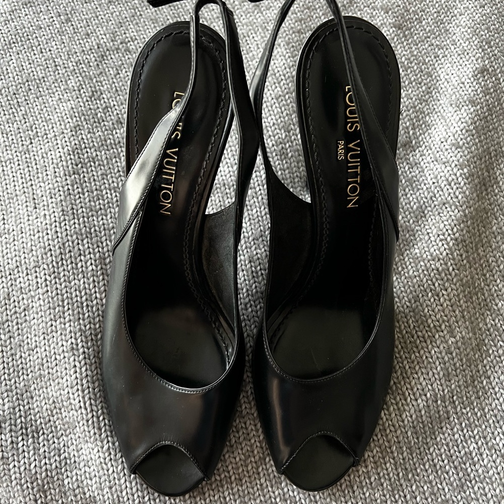 Louis Vuitton Peep Toe Sling back pumps size 41.